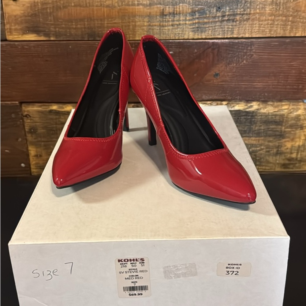 Simply Vera Red Patent Leather Pointed Pumps Women’s 7M